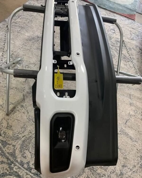 Like New 2017-2022 Oxford White Ford F250/F350 Front Bumper Super Duty - Image 6