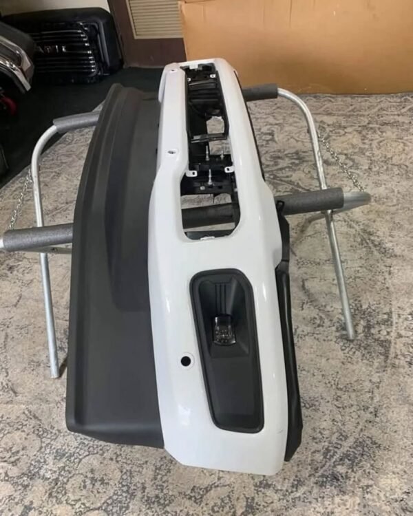 Like New 2017-2022 Oxford White Ford F250/F350 Front Bumper Super Duty - Image 5