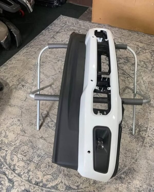 Like New 2017-2022 Oxford White Ford F250/F350 Front Bumper Super Duty - Image 4