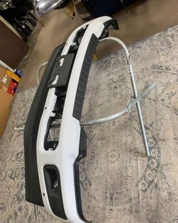 Like New 2017-2022 Oxford White Ford F250/F350 Front Bumper Super Duty - Image 3