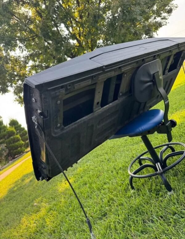 2017-2025 King Ranch Tailgate with Steps and Camera - Image 2
